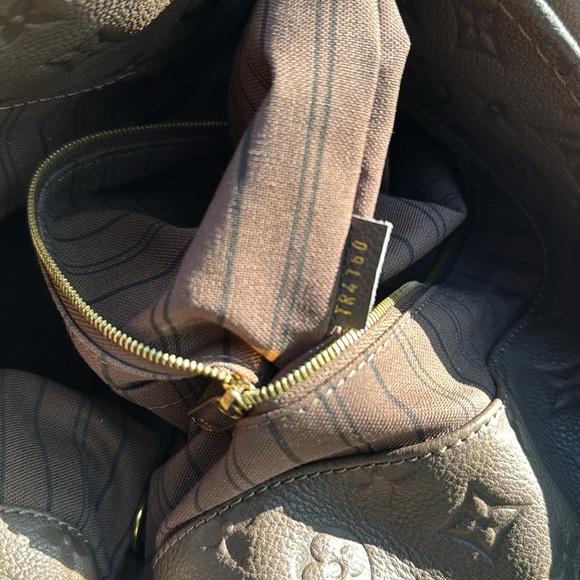 Authentic Louis Vuitton artsy - Picture 11 of 15